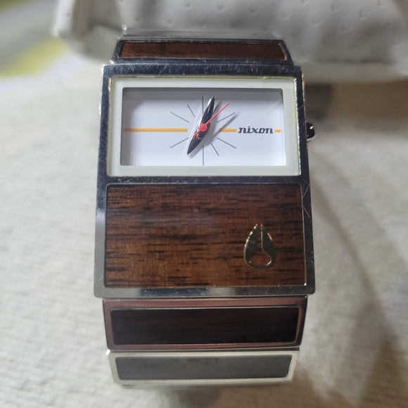 Vintage NIXON "The Chalet" Watch, Stainless Steel And Real Wood Inlays. - Picture 2 of 6